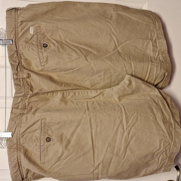 B mens Izod solid tan shorts size 52 - Picture 2 of 4